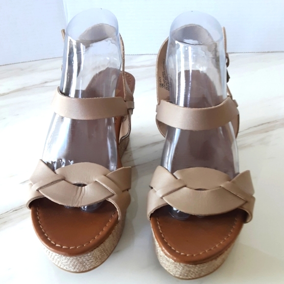 CROWN VINTAGE BEIGE LEATHER WEDGE SANDAL SZ 10 - Picture 4 of 10